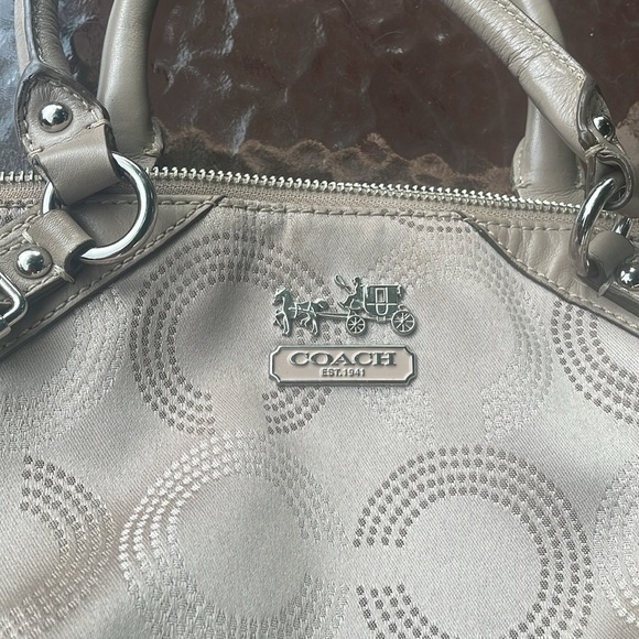 Coach Purse 👛 Make offers 😃 - Picture 2 of 8